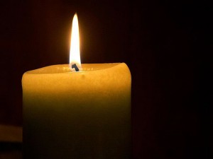 640px-Candle_flame_(1)