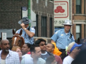 Chicago_police_with_sillitoe-400x300